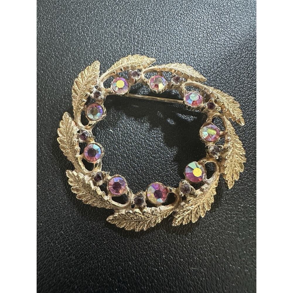 Beautiful Vintage Gold Tone Wreath Brooch: AB Rhinestones In Circle With Leaves